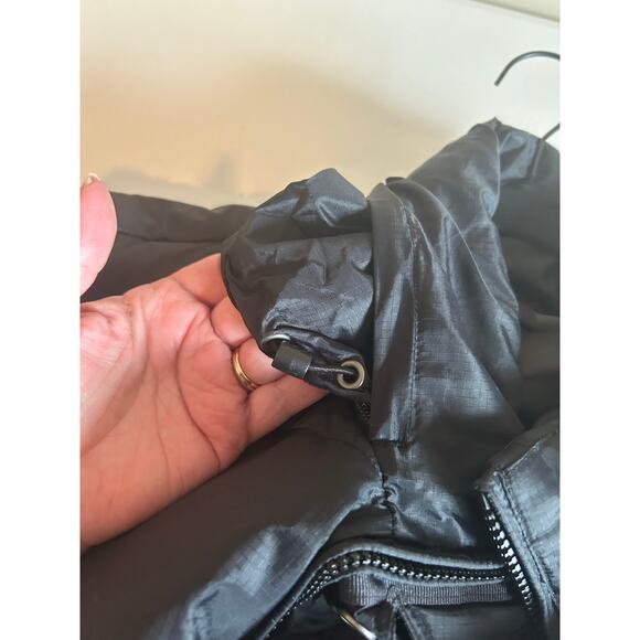 Gap men’s reversible puffer vest with built-in hood, Size L - Picture 10 of 11